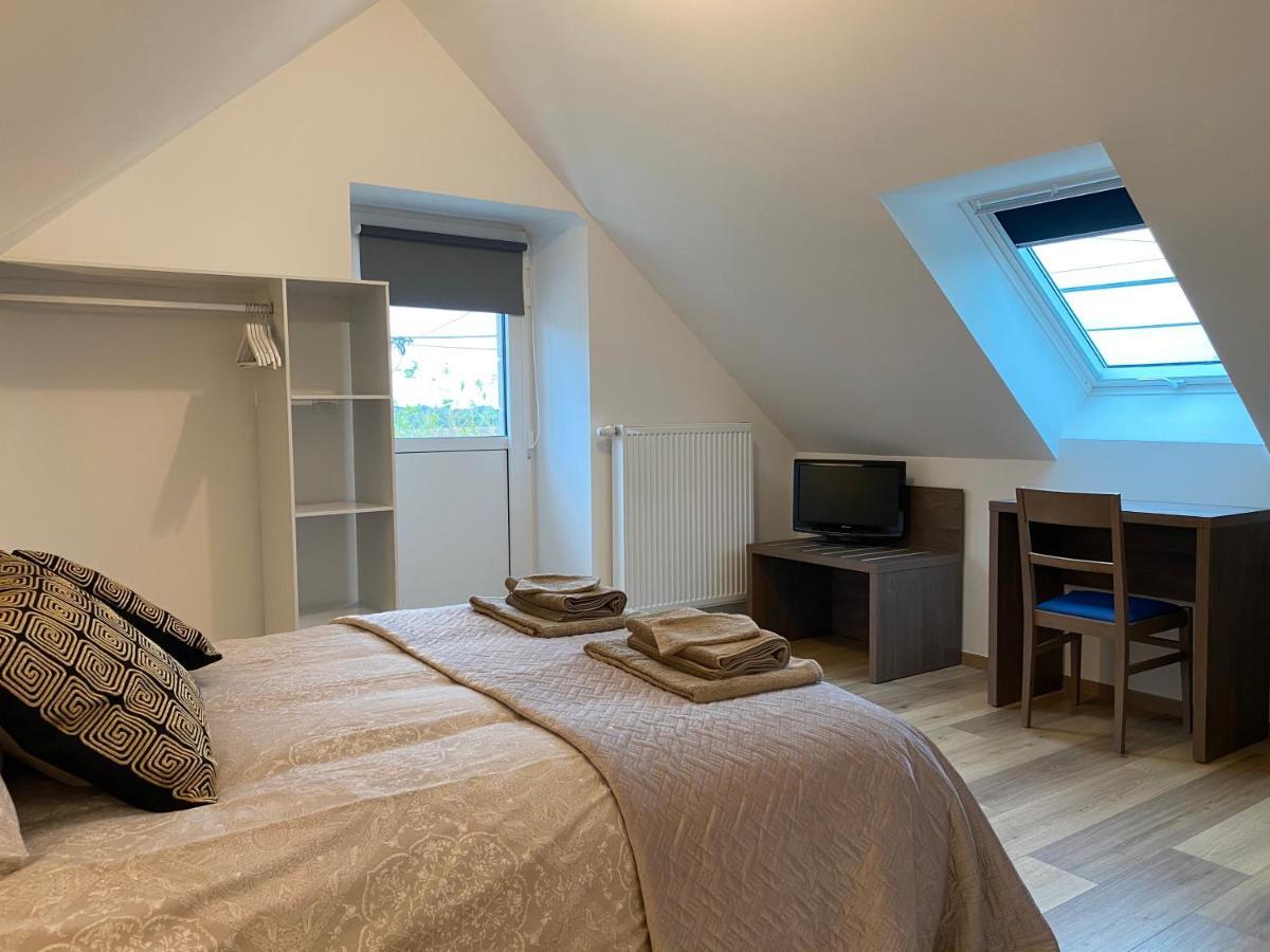 La Giendrotais Bed and Breakfast Corseul Exteriör bild
